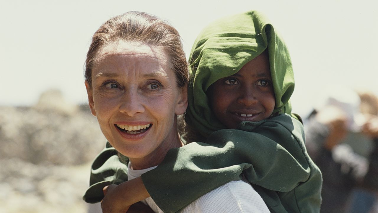 Audrey Hepburn: Ο γιος της αποκαλύπτει την άγνωστη ζωή της – Η νέα βιογραφία που αλλάζει όσα ξέραμε για τη θρυλική σταρ