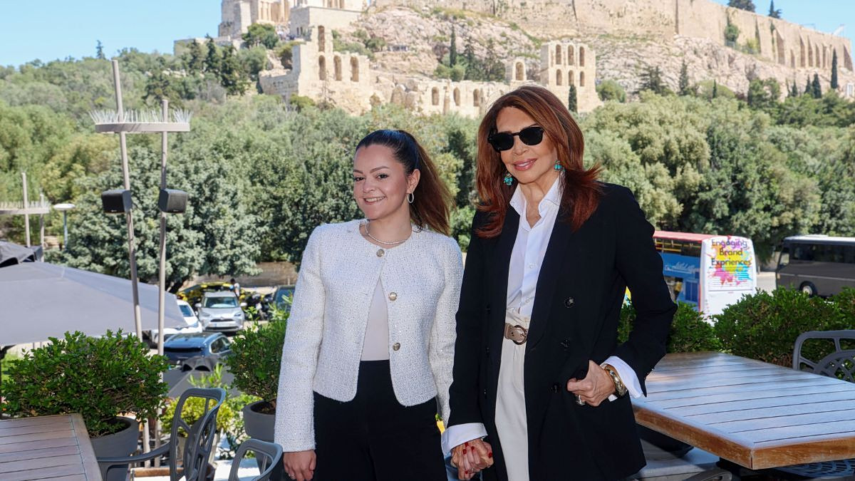 Μιμή και Μαριτίνα Ντενίση: Η κοινή εμφάνιση και η φωτογράφιση με φόντο την Ακρόπολη 1