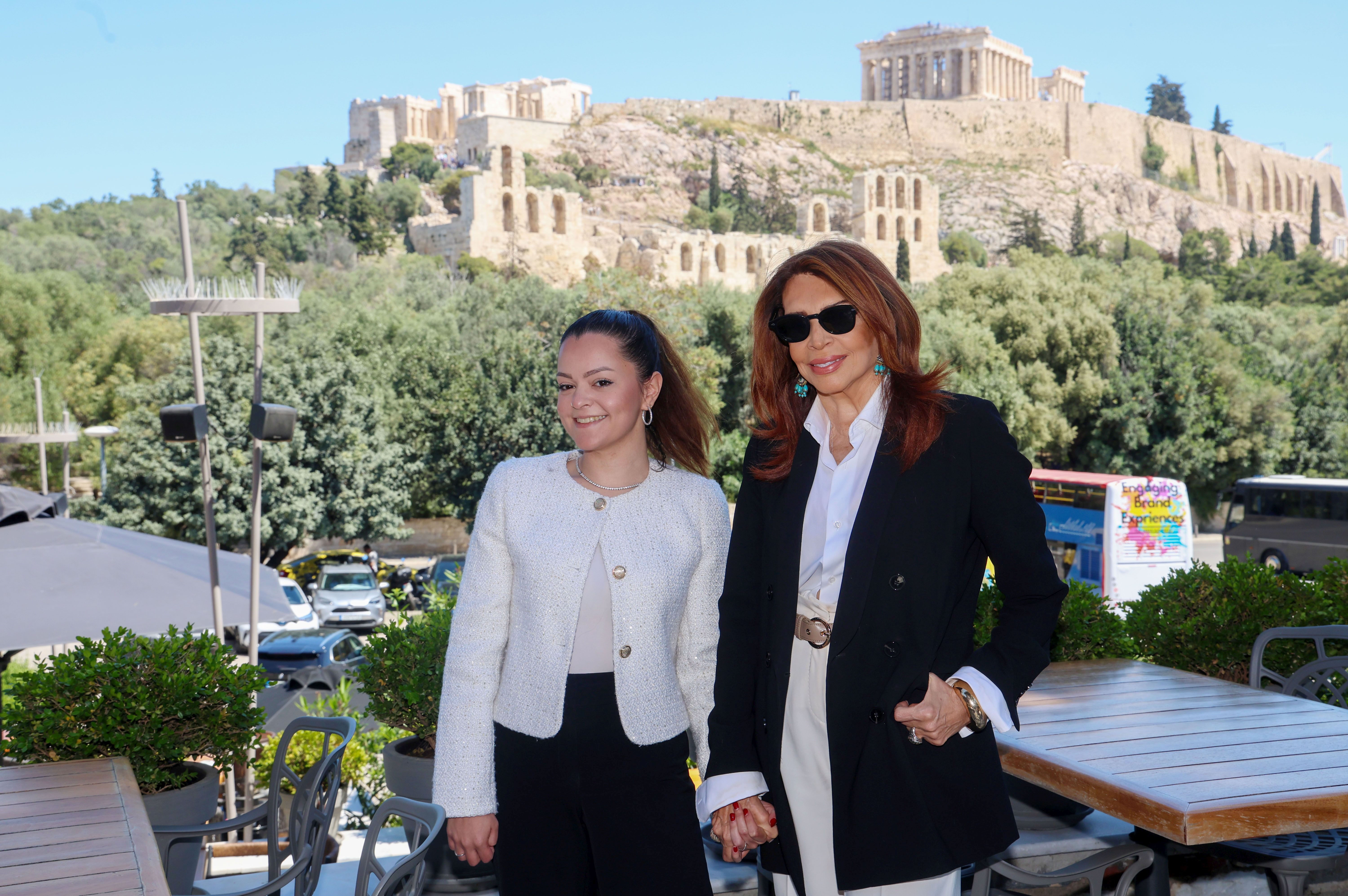 Μιμή και Μαριτίνα Ντενίση: Η κοινή εμφάνιση και η φωτογράφιση με φόντο την Ακρόπολη 1