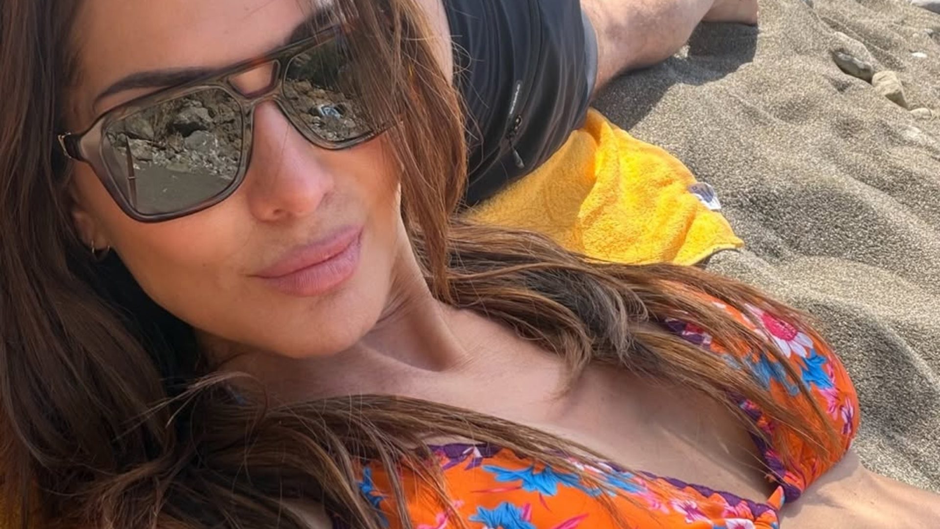 Δέσποινα Βανδή: Με φλοράλ μπικίνι στις πασχαλινές της διακοπές στην Κρήτη 1