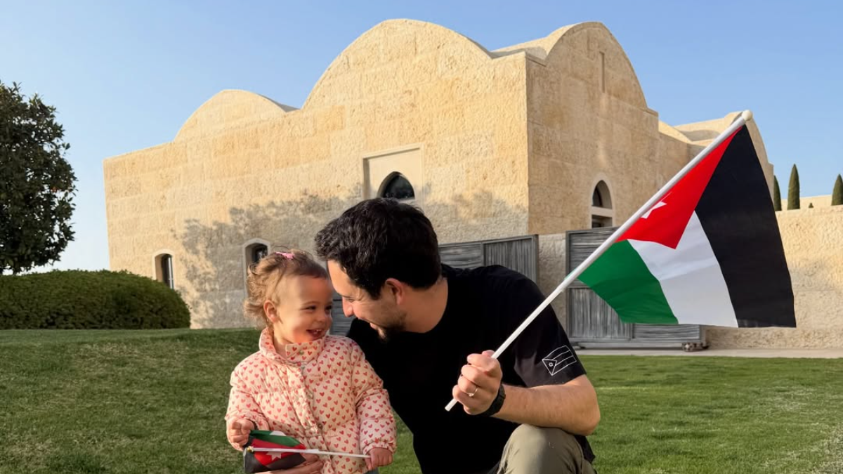 O πρίγκιπας Hussein γιόρτασε την εθνική εορτή της Ιορδανίας αγκαλιά με τη μοναχοκόρη του, Iman 1