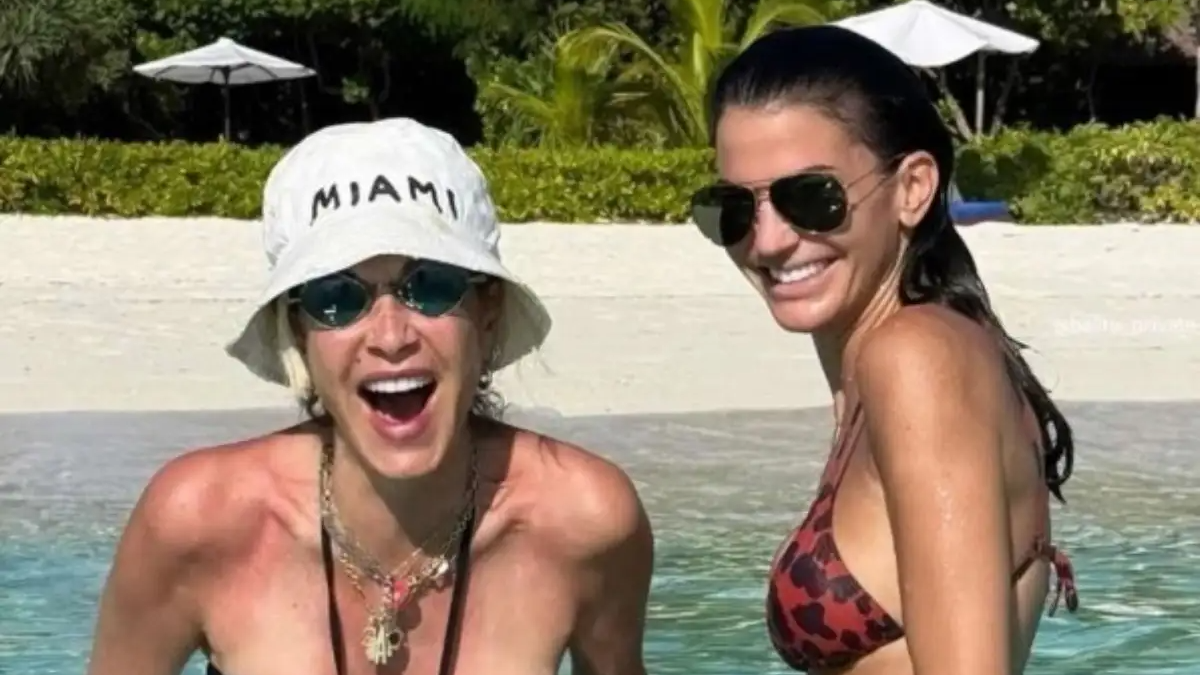 Άννα Βίσση – Δήμητρα Κούστα: Διακοπές μαζί στο εξωτικό νησί του Marlon Brando