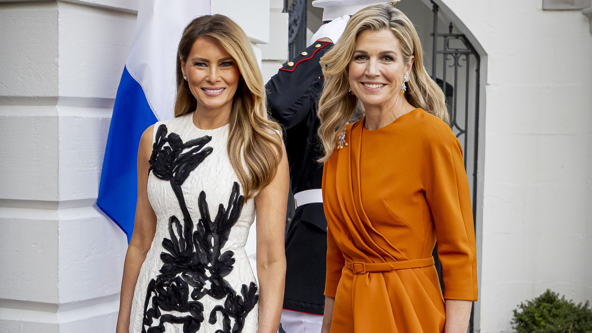 Η Melania Trump υποδέχτηκε τη βασίλισσα Μαξίμα σε δείπνο στον Λευκό Οίκο- Τα δύο looks που τράβηξαν τα βλέμματα