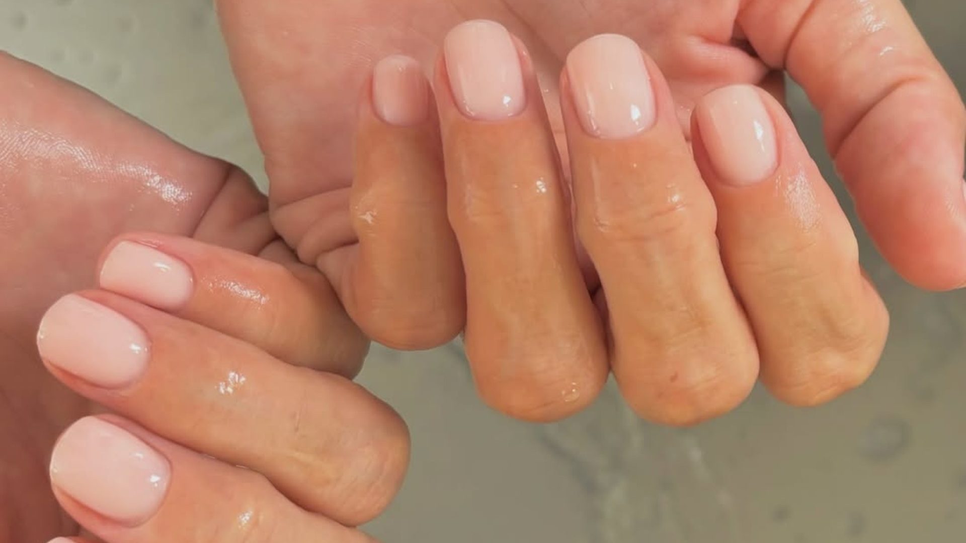 Τα nude nails είναι in για την άνοιξη -πώς θα βρείτε την ιδανική για εσάς απόχρωση 1