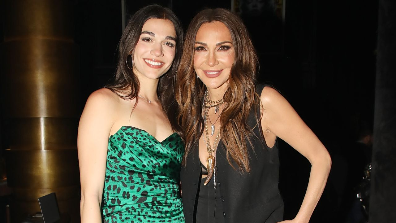 Μελίνα Νικολαΐδη: Φόρεσε το mini φόρεμα που είχε φορέσει η Δέσποινα Βανδή πριν από 16 χρόνια 1