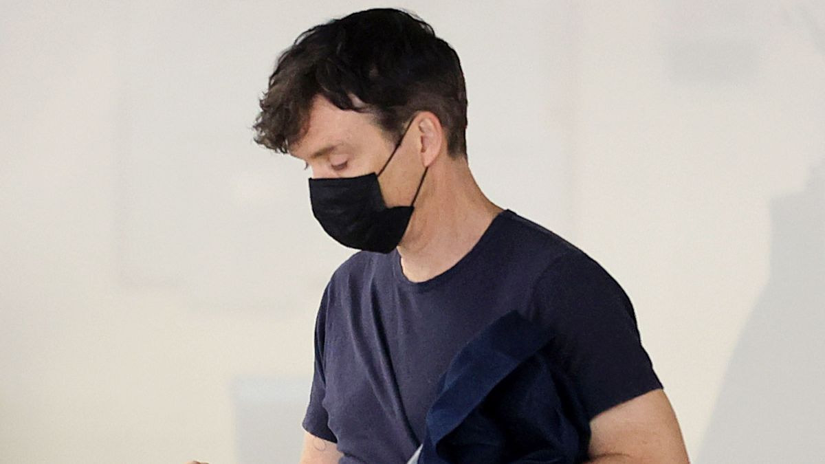 Ο Cillian Murphy στο “Ελευθέριος Βενιζέλος”- Οι νέες φωτογραφίες του στην Ελλάδα 1