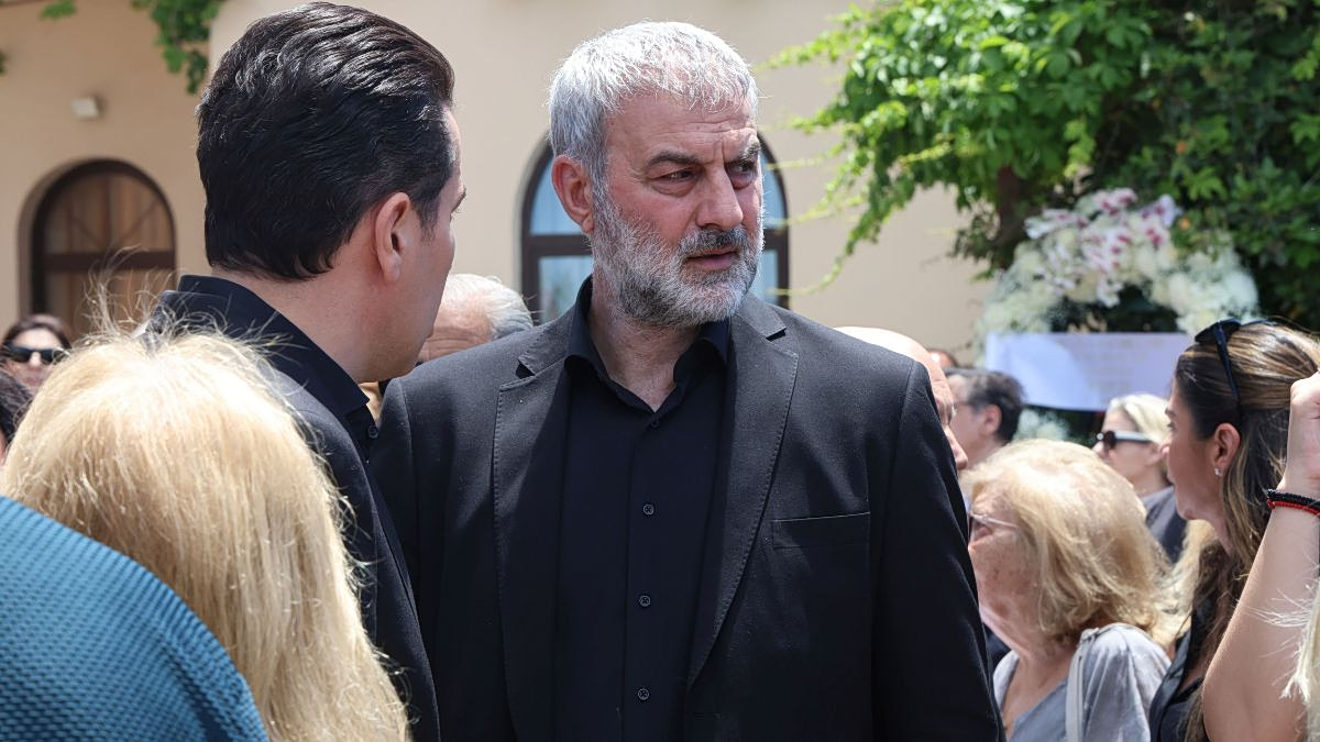 Γωγώ Μαστροκώστα: O σπαρακτικός επικήδειος του Τραϊανού Δέλλα στην κηδεία της- «Πέτα ψηλά, μακριά» 1