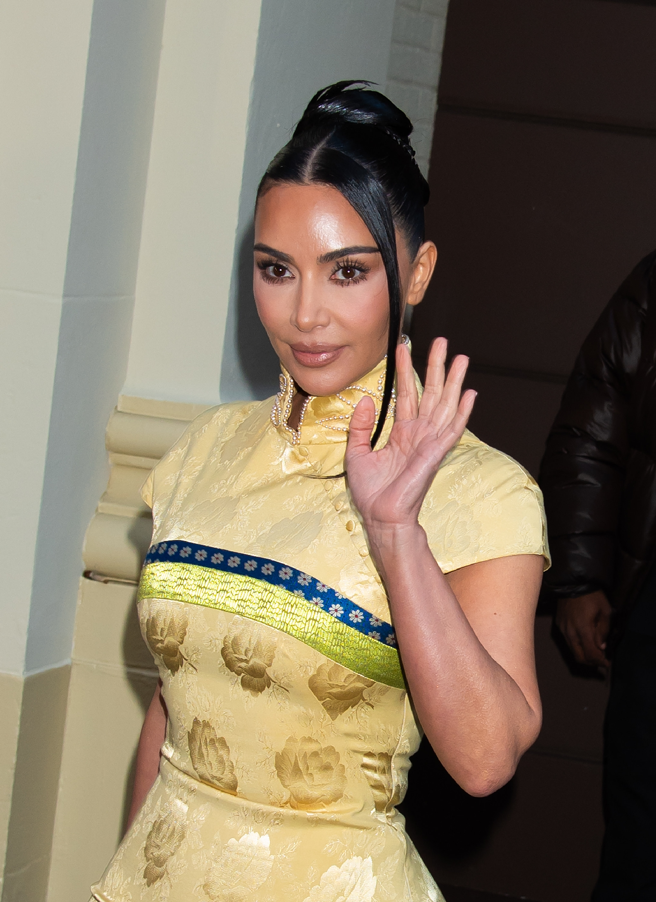 Το Japanese updo της Kim Kardashian είναι η μεγαλύτερη τάση τώρα 3
