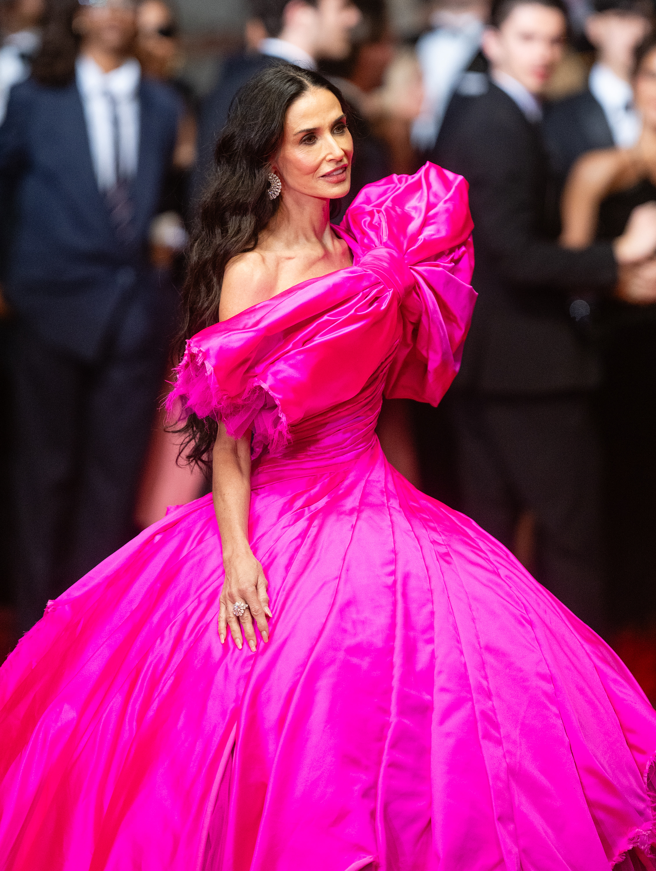Η Demi Moore σε μία ακόμα συγκλονιστική εμφάνιση στις Κάννες 2