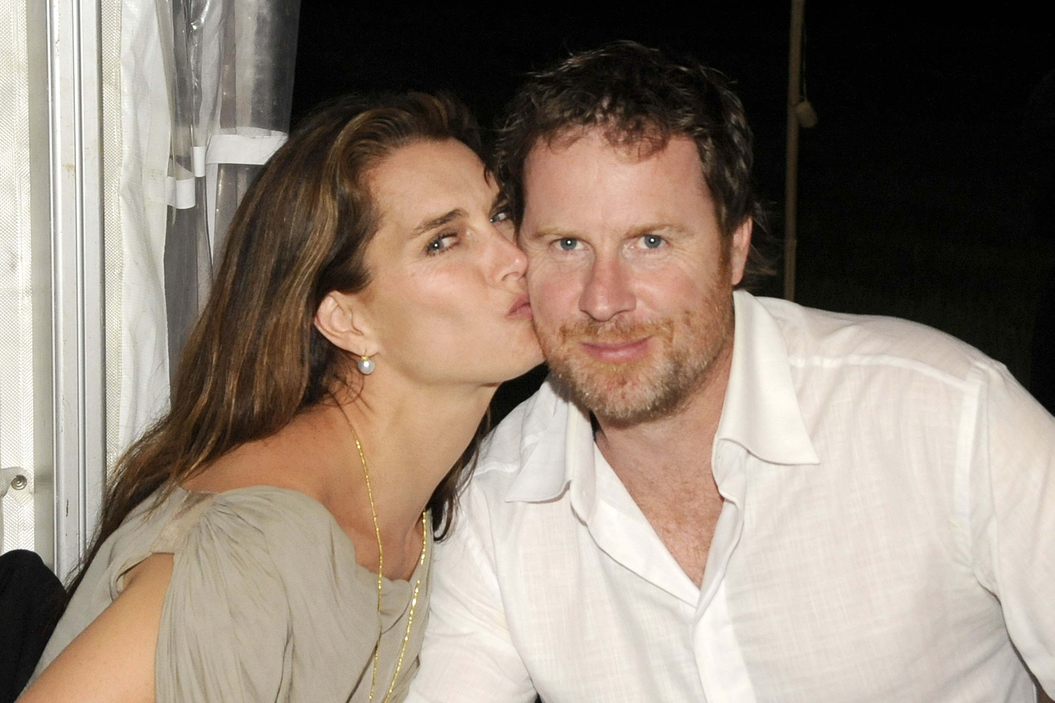 Brooke Shields-Chris Henchy: Πώς η εξαφάνιση ενός bulldog ήταν η αρχή ενός έρωτα που μετρά 25 χρόνια 1