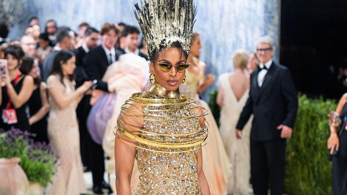 Ciara: Η εντυπωσιακή εμφάνισή της στο Met Gala με Celia Kritharioti 1