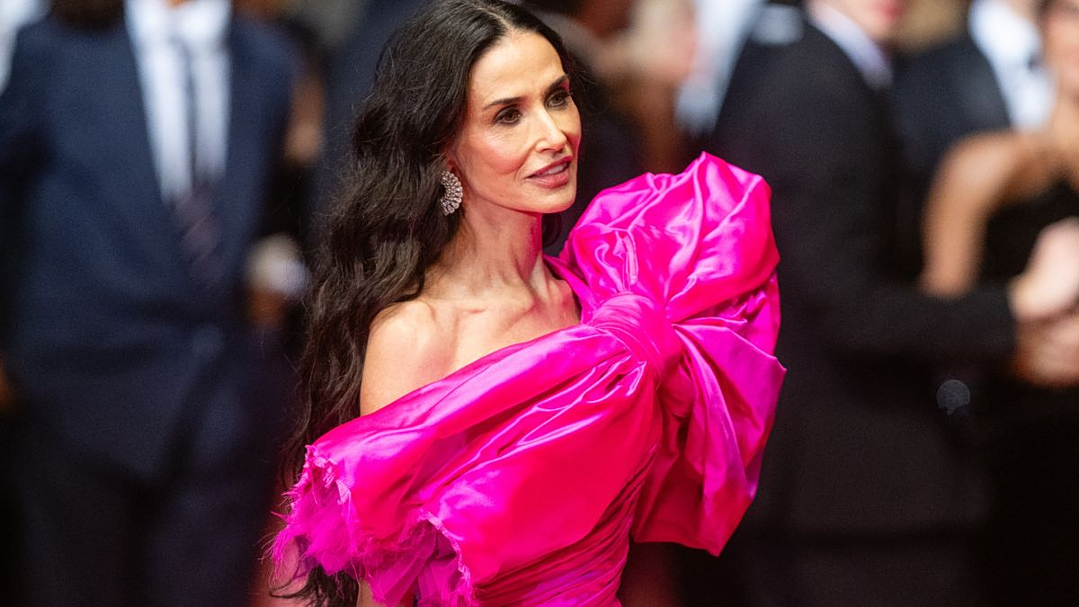 Η Demi Moore σε μία ακόμα συγκλονιστική εμφάνιση στις Κάννες 1