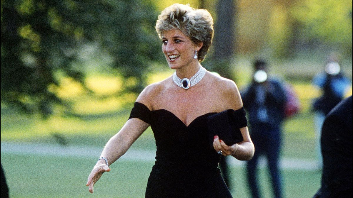 Diana: Σε δημοπρασία το αυτοκίνητο που τη μετέφερε όταν φορούσε το revenge dress 1