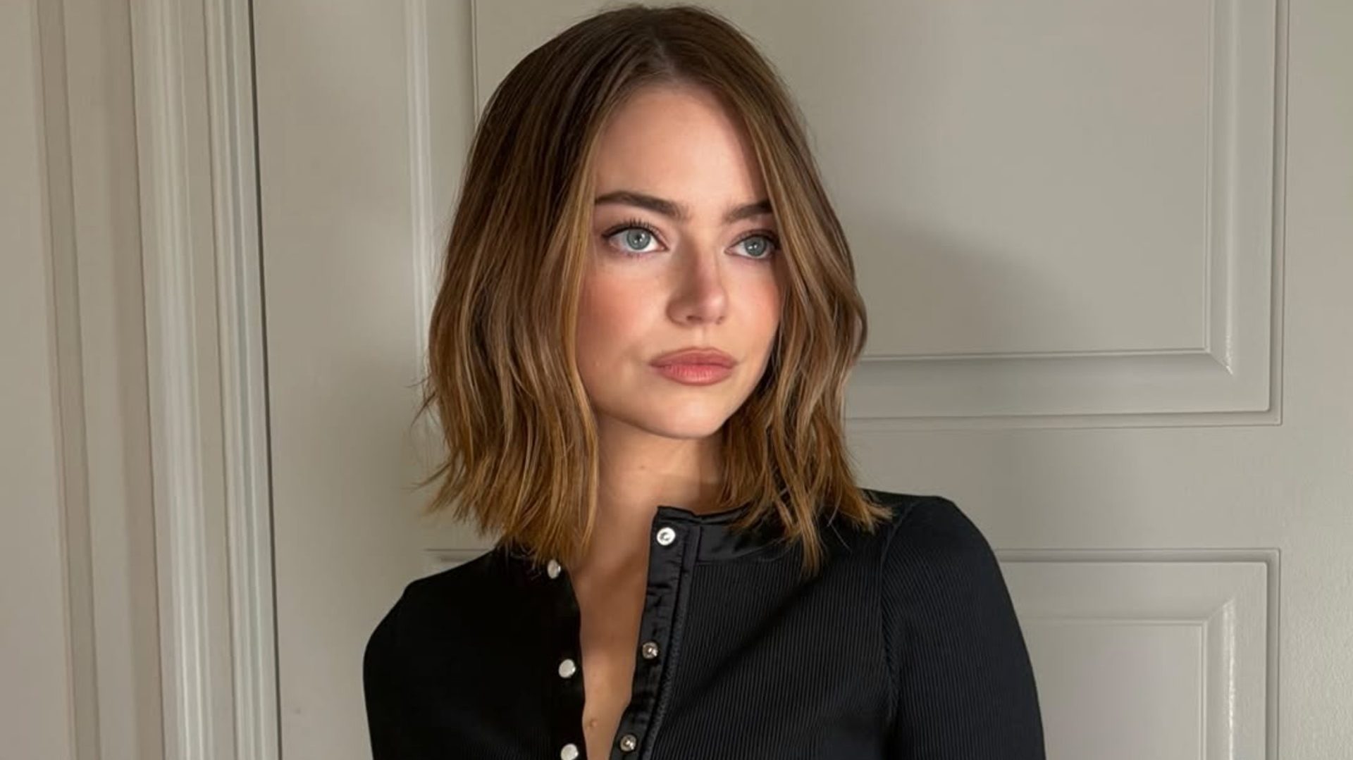 Η Emma Stone δεν είναι πια κοκκινομάλλα -η νέα απόχρωση στα μαλλιά της που μας ξετρέλανε 1