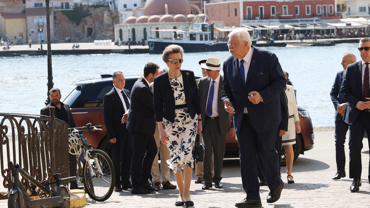 H βρετανική βασιλική οικογένεια δημοσίευσε μήνυμα στα ελληνικά για την επίσκεψη της πριγκίπισσας Άννας στη χώρα μας 1
