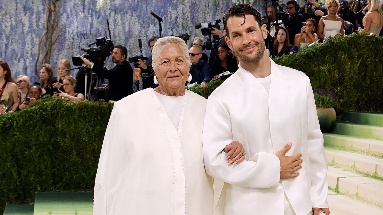 Ο Simon Porte Jacquemus στο Met Gala 2026 με τη γιαγιά του – Η πιο ανθρώπινη στιγμή της βραδιάς