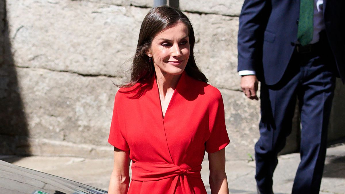 Η βασίλισσα Letizia επέστρεψε στο δικό της κόκκινο