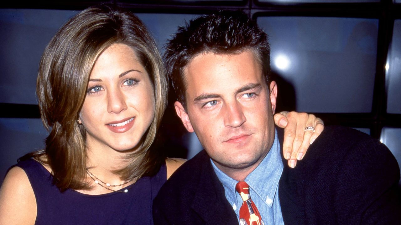 Matthew Perry: Σε δημοπρασία η συγκινητική επιστολή της Jennifer Aniston – Το άγνωστο γράμμα που αποκαλύπτει τη βαθιά τους σχέση 1