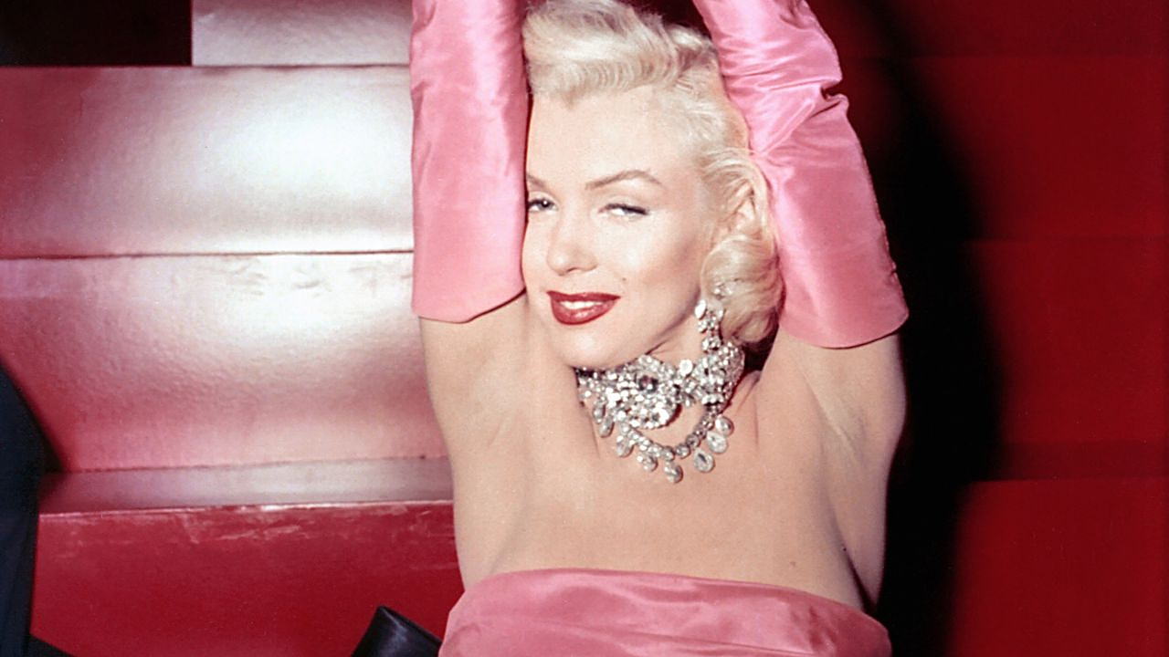 Marilyn Monroe: Το εμβληματικό ροζ φόρεμα επιστρέφει – Η άγνωστη ιστορία πίσω από το πιο διάσημο look του Hollywood 1
