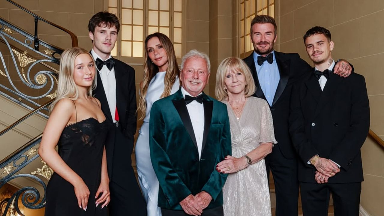 Victoria Beckham: Η οικογενειακή γιορτή για τα 80ά γενέθλια του πατέρα της και η απουσία του Brooklyn