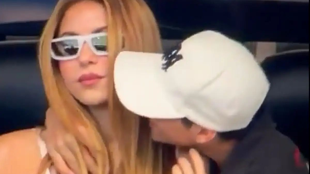 Shakira: Το φιλί στις κερκίδες του Μουντιάλ που έβαλε «φωτιά» στο ίντερνετ 1