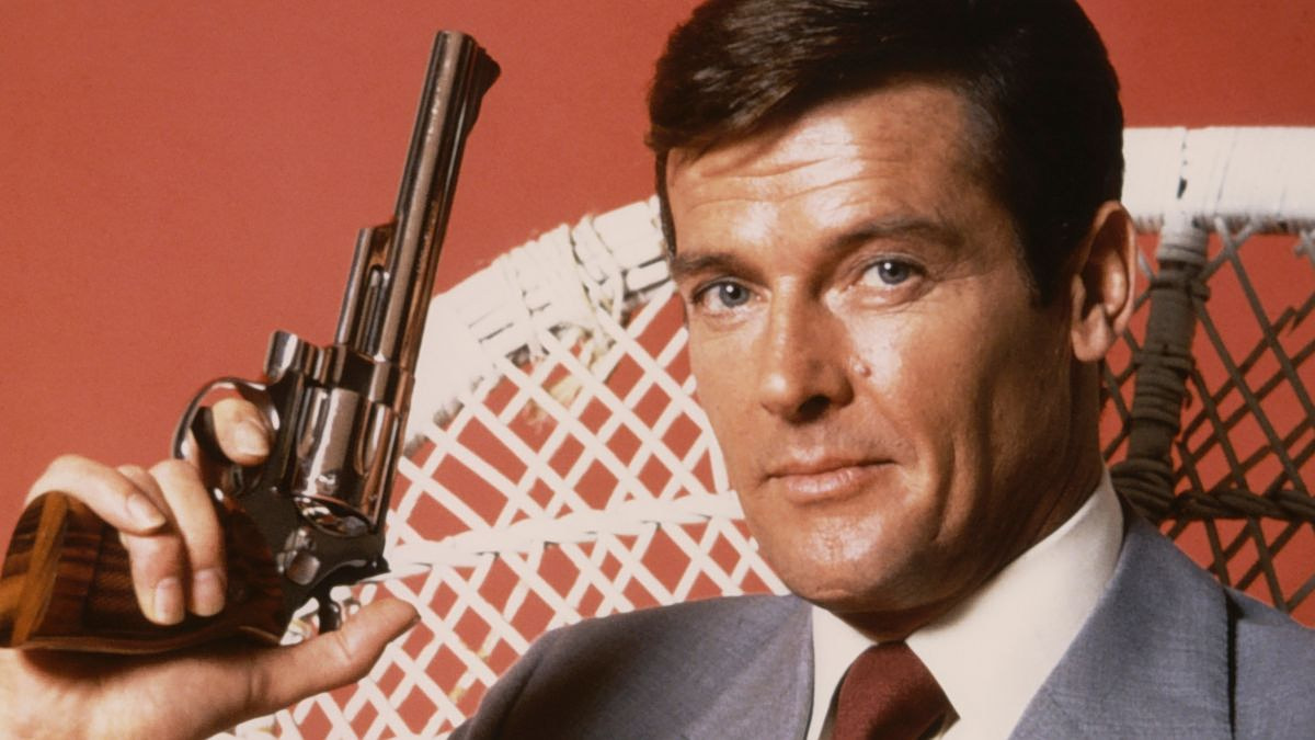 Ο James Bond που φοβόταν τα όπλα: Η μυθιστορηματική ζωή του Roger Moore 1