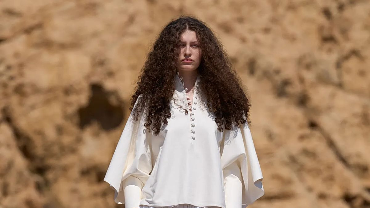 Ποια είναι η Athena Accorsi: Η κόρη της Laetitia Casta που έκανε το ντεμπούτο της στις πασαρέλες του Jacquemus 1