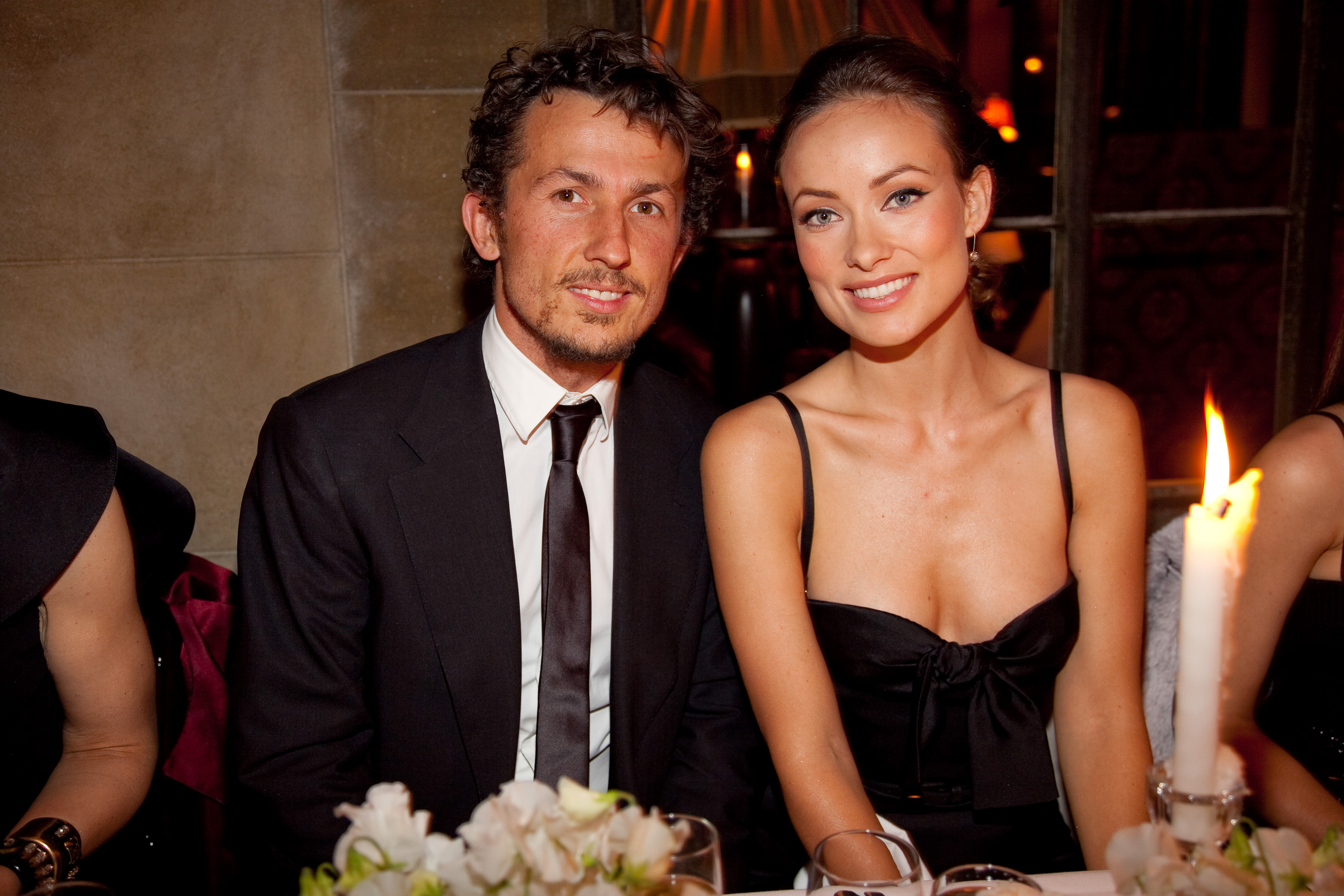 Η Olivia Wilde θυμάται τον γάμο της με έναν Ιταλό πρίγκιπα στα 19 της: «Έγινε στο Burning Man» 1