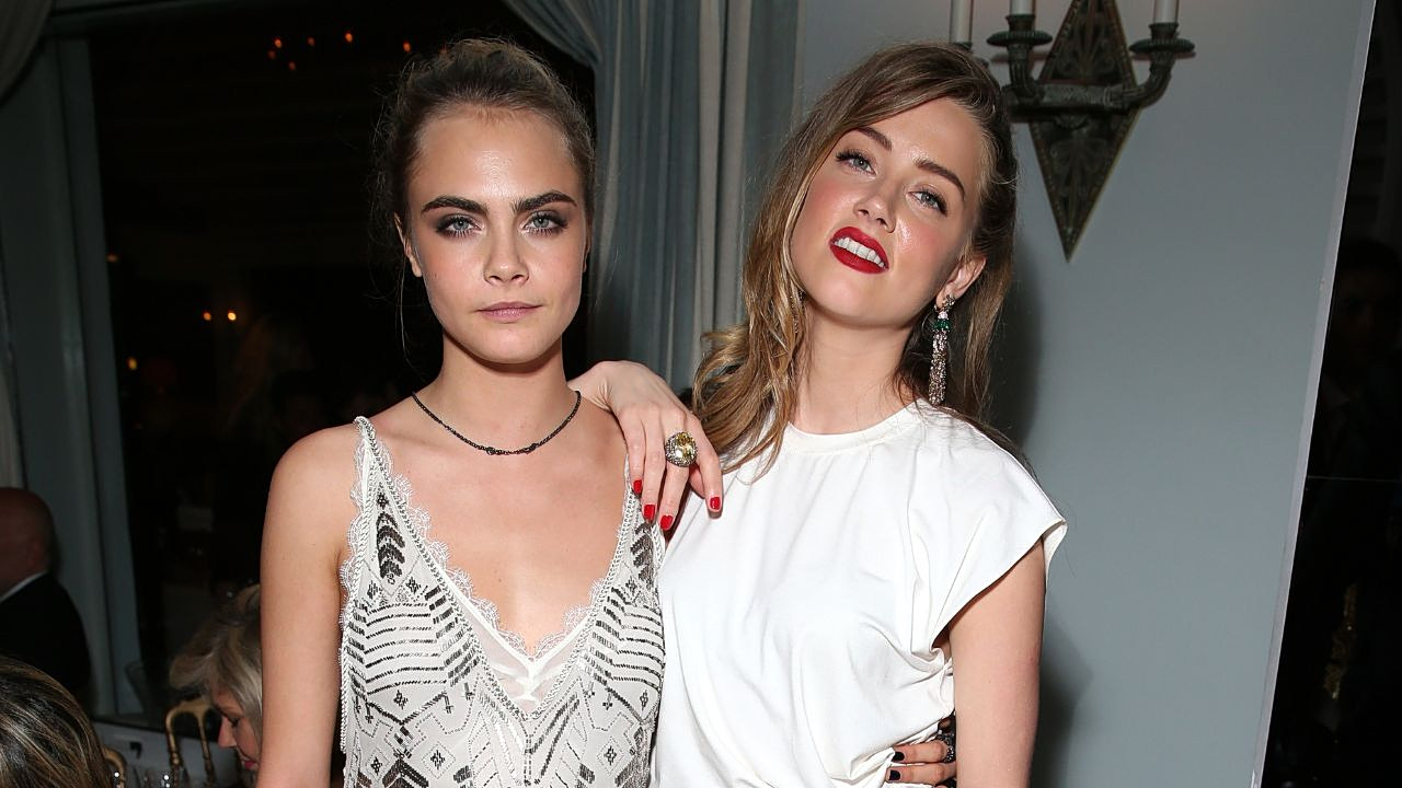 «Ο Johnny Depp είχε τρελαθεί από τη ζήλια»: Η Cara Delevingne “σπάει” τη σιωπή για τη σχέση της με την Amber Heard 1