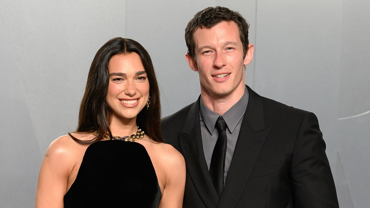 Η Dua Lipa παντρεύτηκε με τον Callum Turner φορώντας ένα iconic ταγιέρ – Θύμιζε Bianca Jagger 1