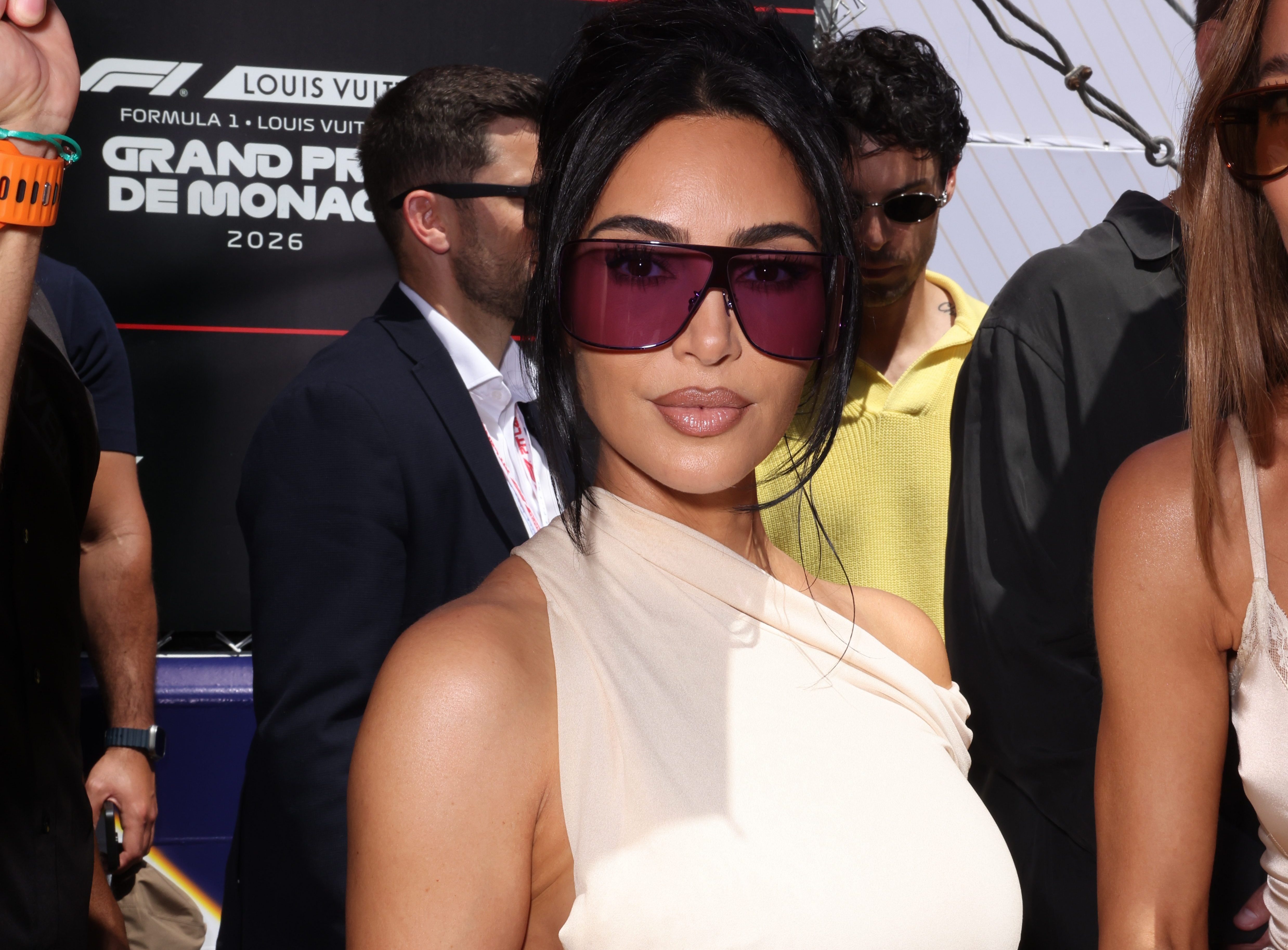 Kim Kardashian- Το διαχρονικό αξεσουάρ μαλλιών που επέλεξε για την εμφάνισή της στο Grand Prix του Μονακό 1