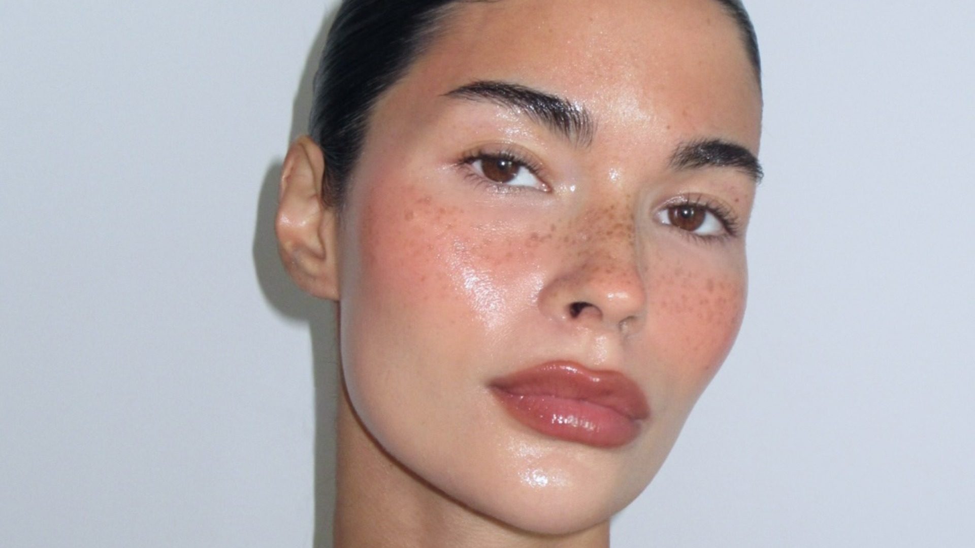 5 εύκολα και γρήγορα makeup looks που είναι ιδανικά για τις διακοπές σας 1