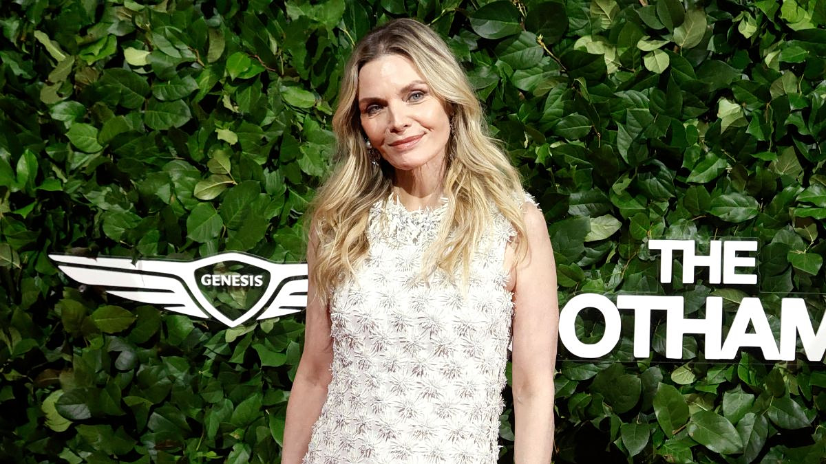 Η Michelle Pfeiffer μάγεψε τη Νέα Υόρκη με ιβουάρ Chanel δημιουργία στα Gotham Television Awards 2026 1
