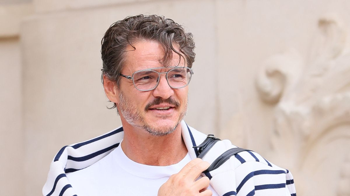 Ο Pedro Pascal στην  Ύδρα – Το viral βίντεο που αποκάλυψε την παρουσία του στο νησί παρέα με άλλους celebrities 1