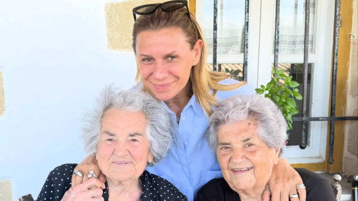 Κατερίνα Καραβάτου: Η συγκινητική ανάρτηση με τις 90χρονες θείες της: «Είναι η επιτομή της αγάπης και της οικογένειας» 1