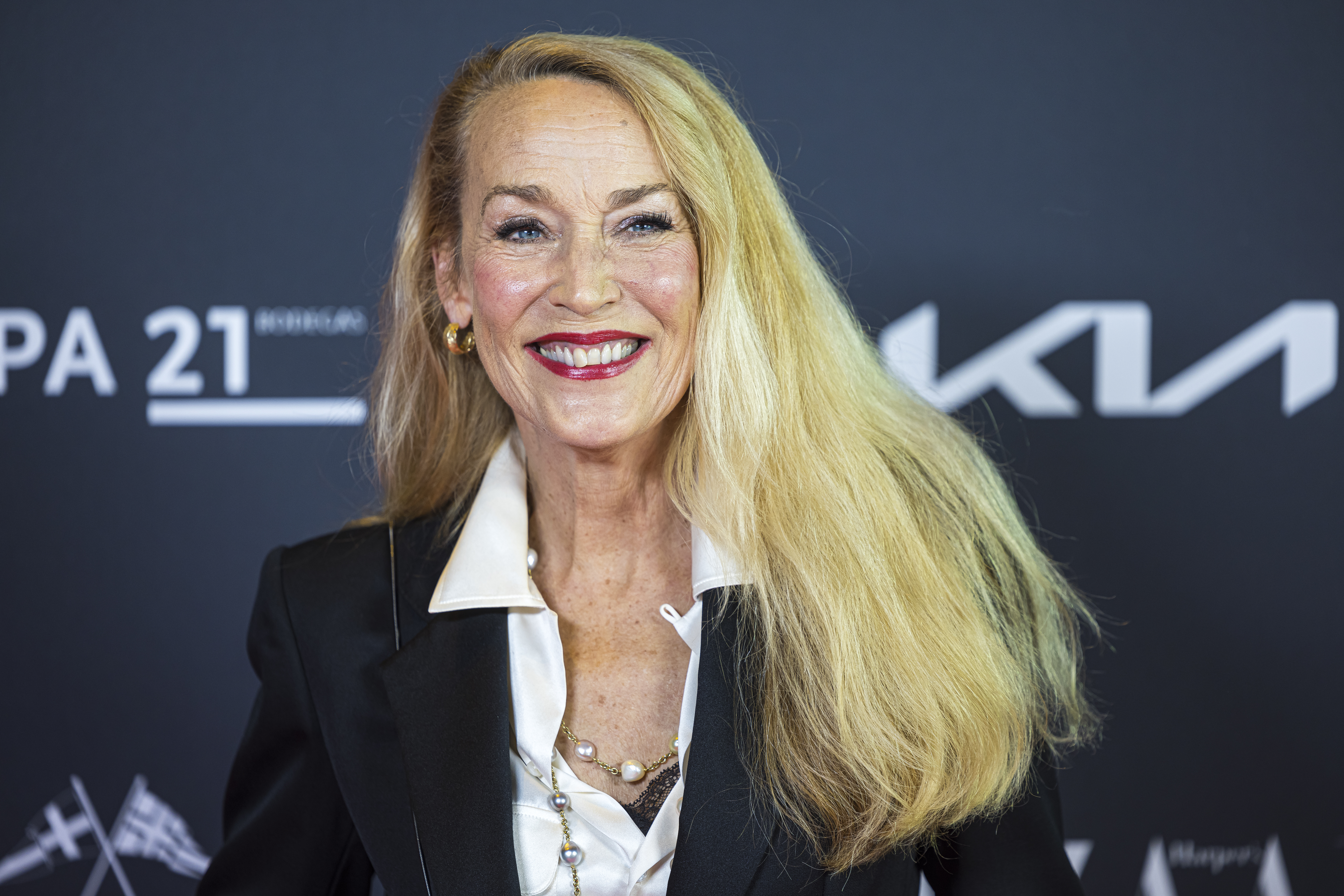 Η Jerry Hall στα 70: Πίνει κρασί, καπνίζει και απορρίπτει τους γιατρούς – Η αντισυμβατική ζωή ενός θρυλικού μοντέλου 1