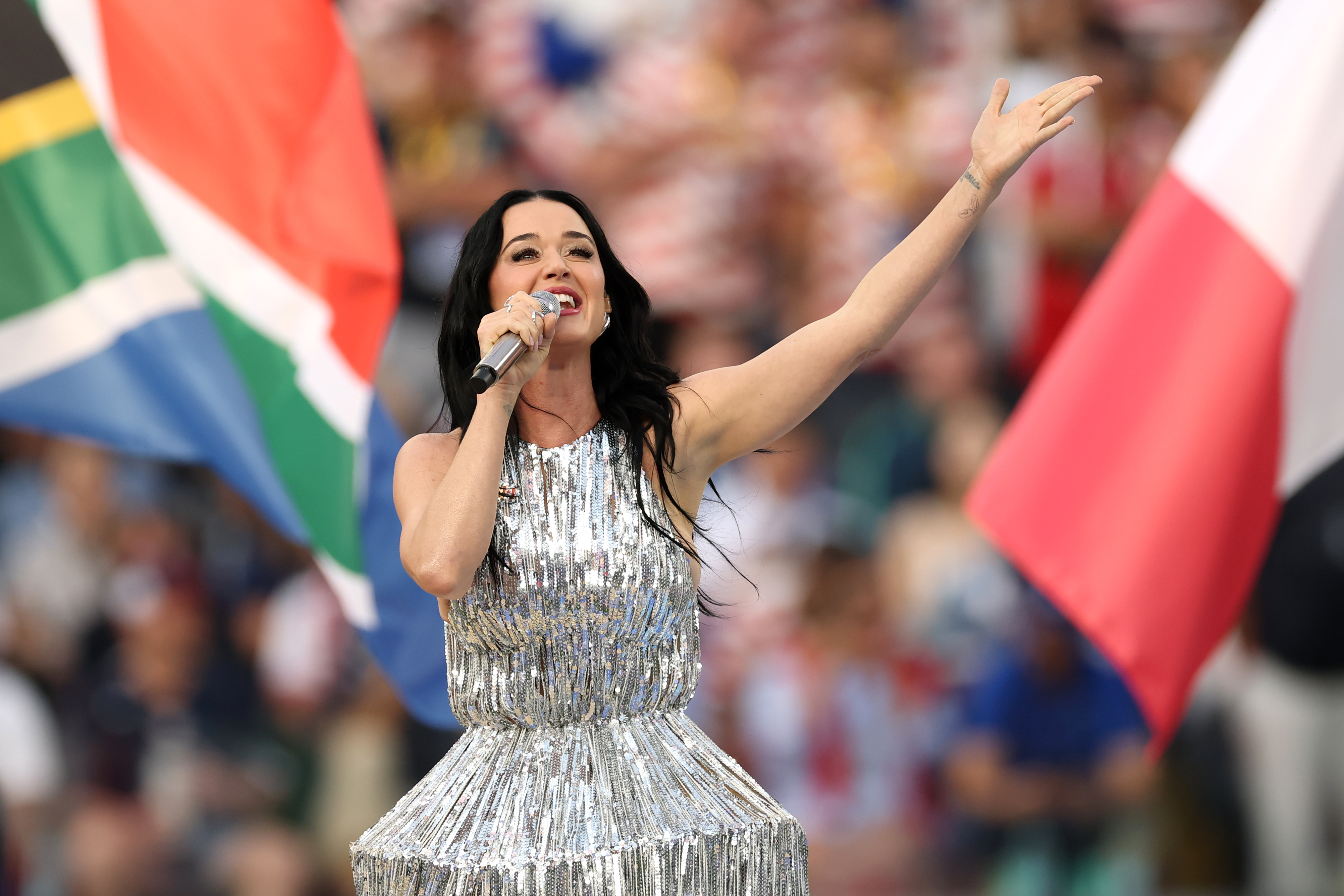 Η Katy Perry λέει «όχι» όταν η μουσική της γίνεται όπλο 1