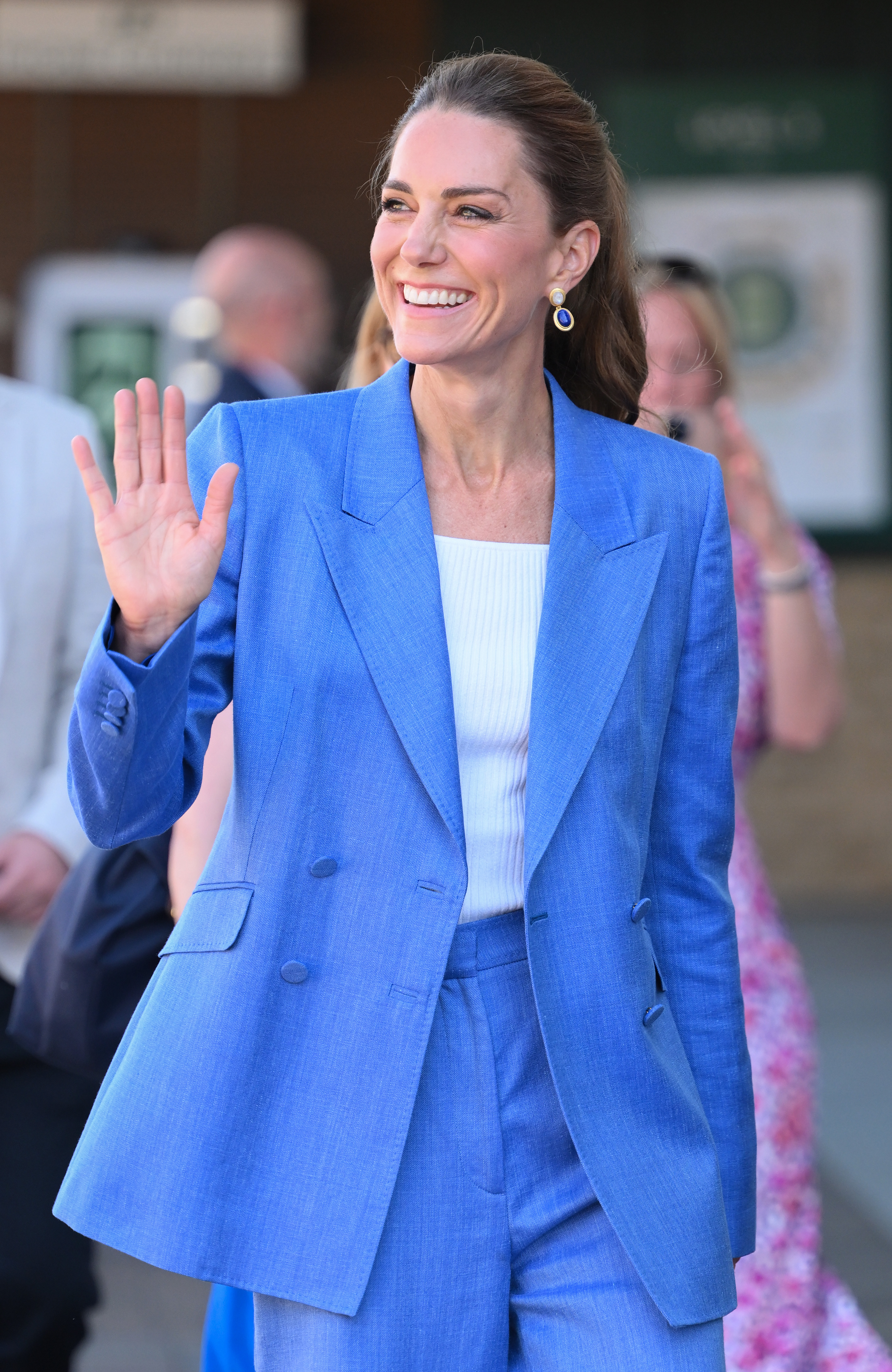 Kate Middleton: Η πιο κομψή εμφάνιση του φετινού Wimbledon ήρθε με ένα εντυπωσιακό μπλε κοστούμι 2