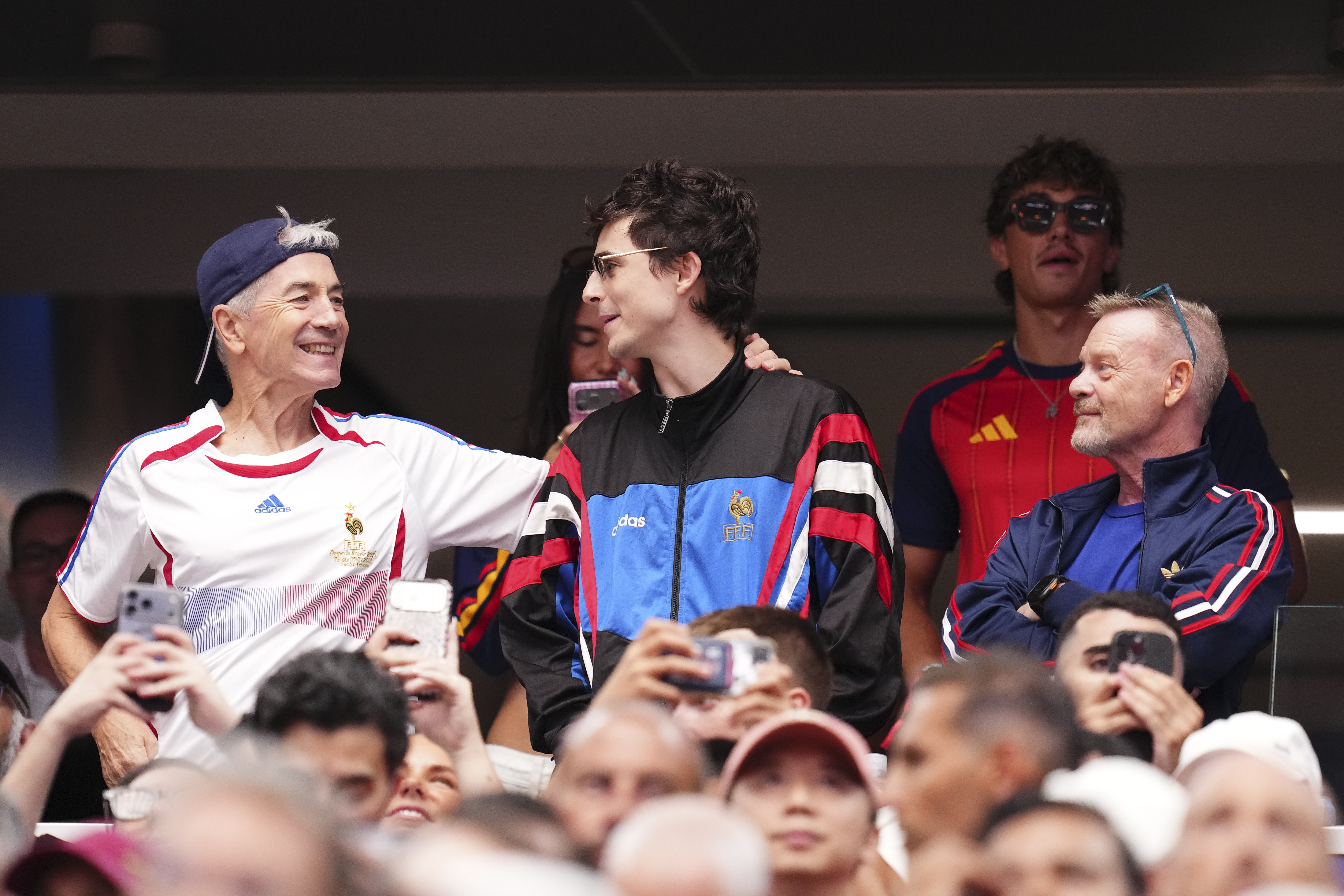 O Timothée Chalamet είναι ίδιος ο πατέρας του που είναι ίδιος ο Ian McKellen  1