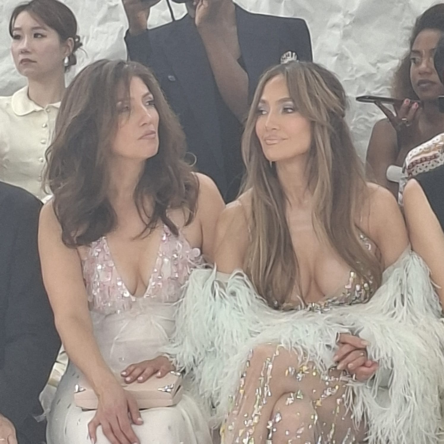 Jennifer Lopez: Η εκθαμβωτική εμφάνιση με λαμπερή couture δημιουργία στο show της Celia Kritharioti στο Παρίσι 3