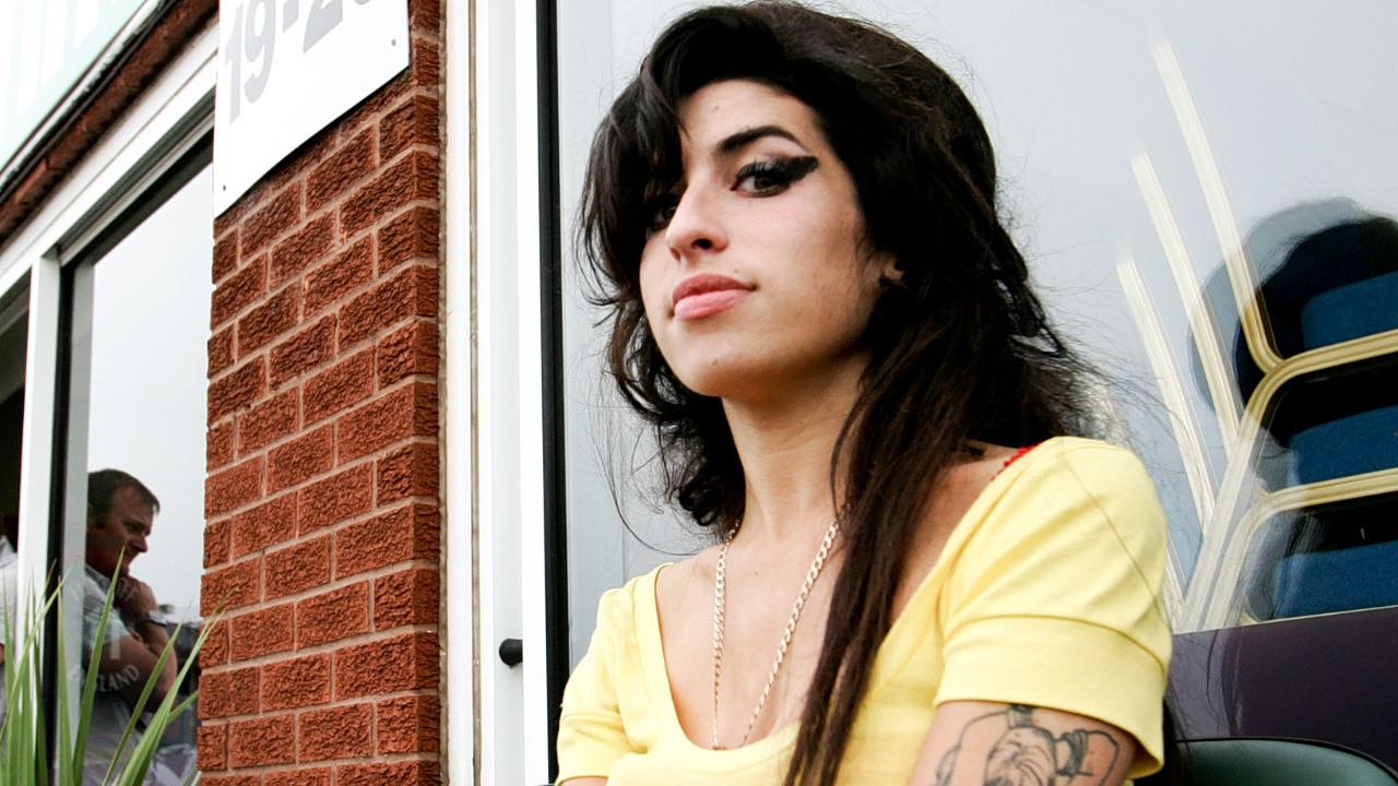 15 χρόνια από τον θάνατο της Amy Winehouse: Η γυναίκα πίσω από τη θρυλική φωνή, οι μεγάλες συνεργασίες και η τραγωδία 1