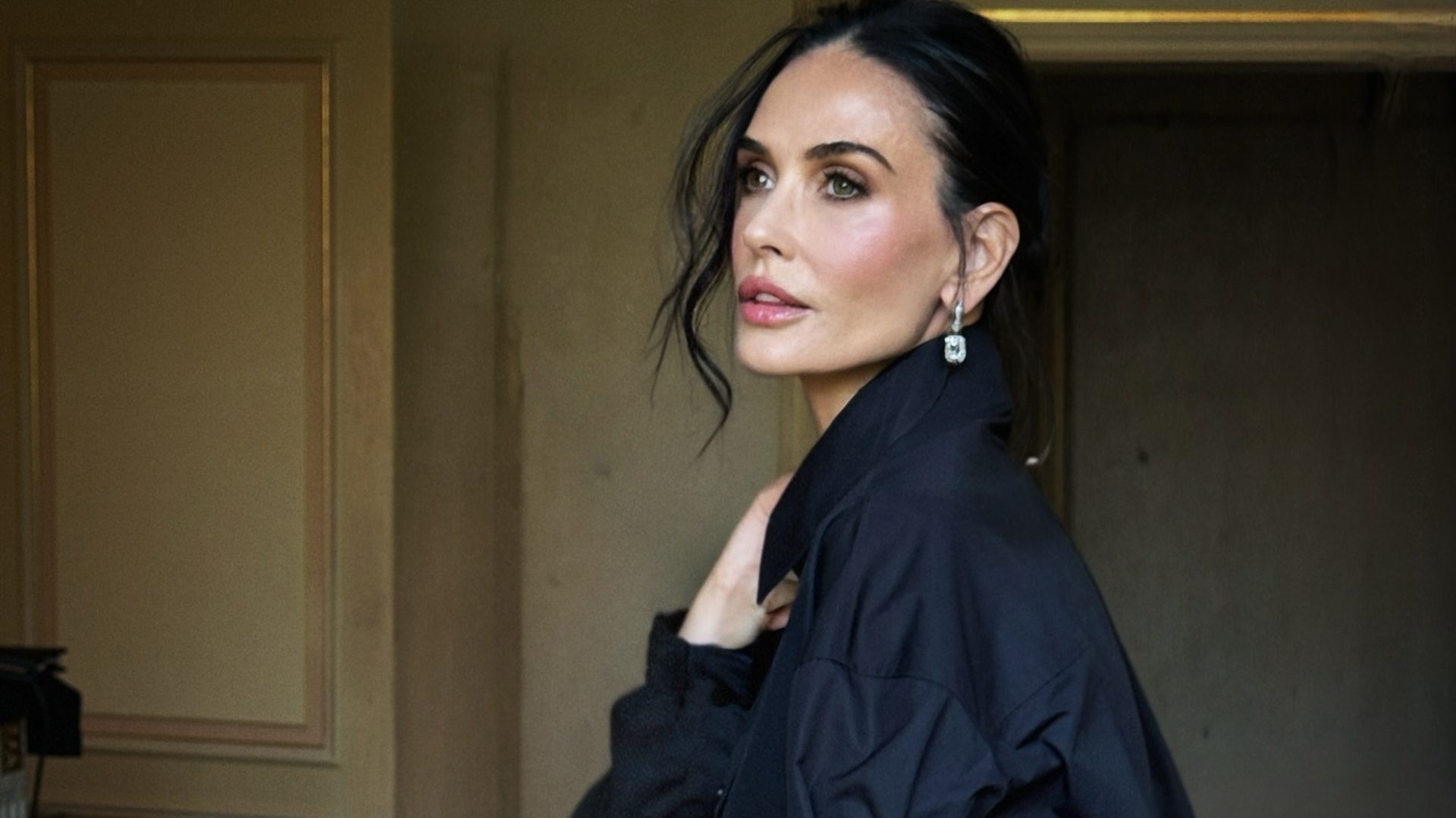 Demi Moore: Ο Δημήτρης Γιαννέτος της δημιούργησε το πιο εύκολο καλοκαιρινό hair look 1