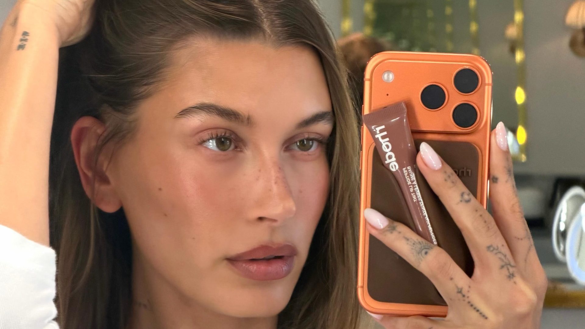 Το concealer hack της Hailey Bieber έγινε viral και θέλουμε να το δοκιμάσουμε 1