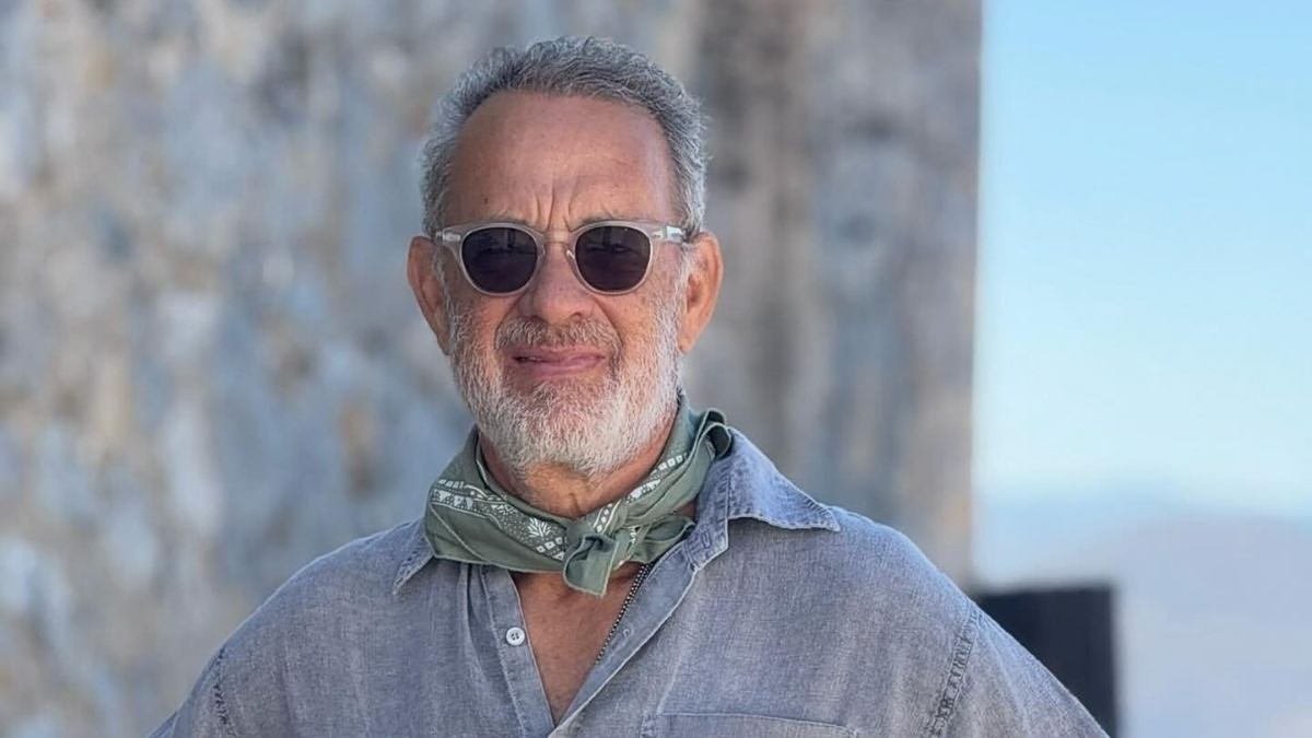 Ο Tom Hanks γιόρτασε τα 70ά του γενέθλια με μια βουτιά- H γλυκιά ευχή της Rita Wilson 1