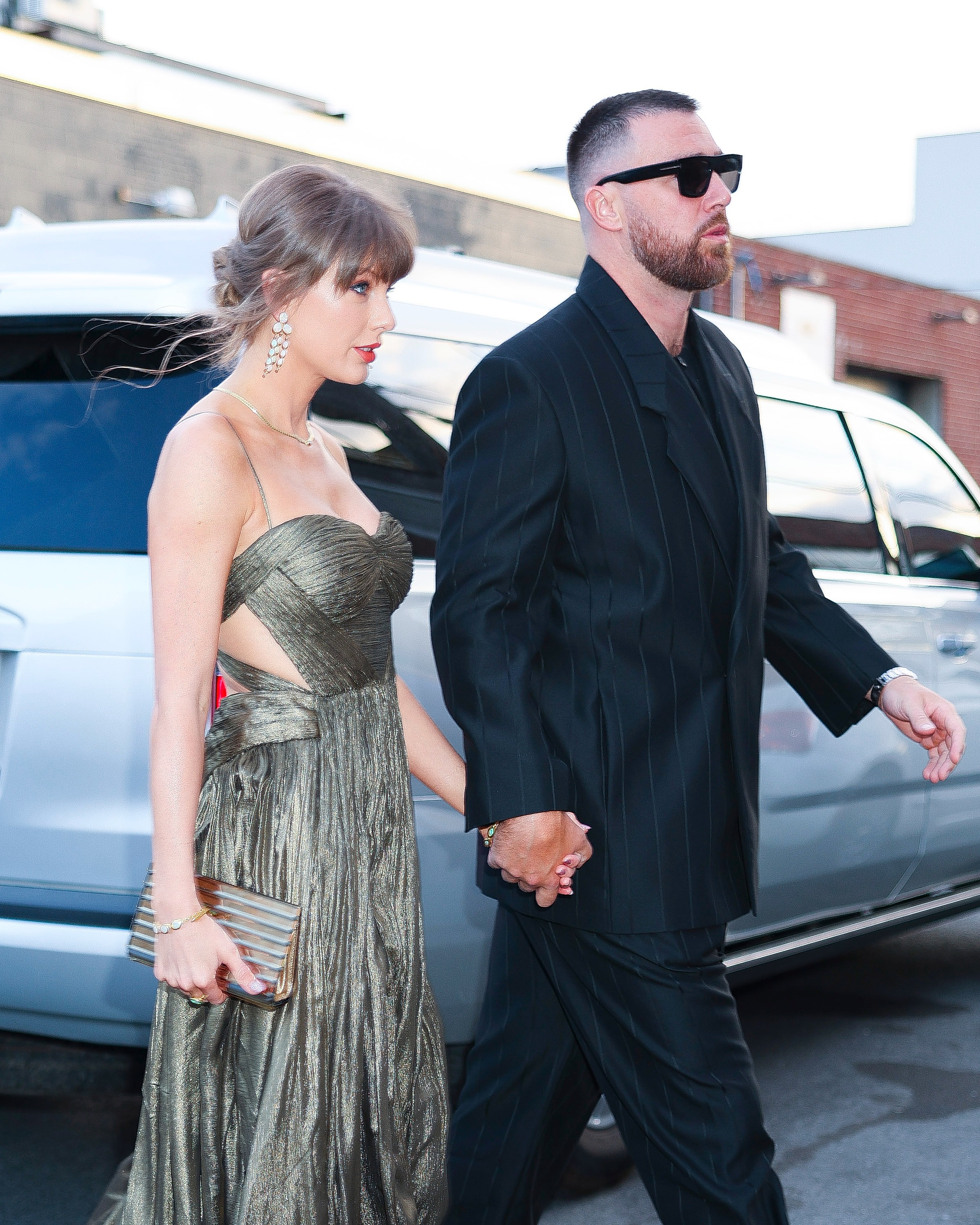 Taylor Swift – Travis Kelce: Οι φήμες για μυστικό γάμο φουντώνουν λίγο πριν την πολυσυζητημένη λαμπερή δεξίωση 2