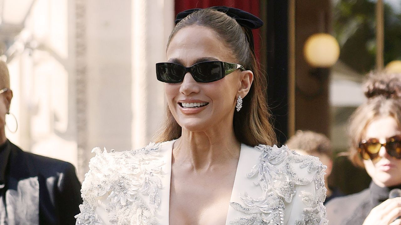 H Jennifer Lopez έλαμψε στην Εβδομάδα Υψηλής Ραπτικής στο Παρίσι – Βρέθηκε για πρώτη φορά σε show του Zuhair Murad 1