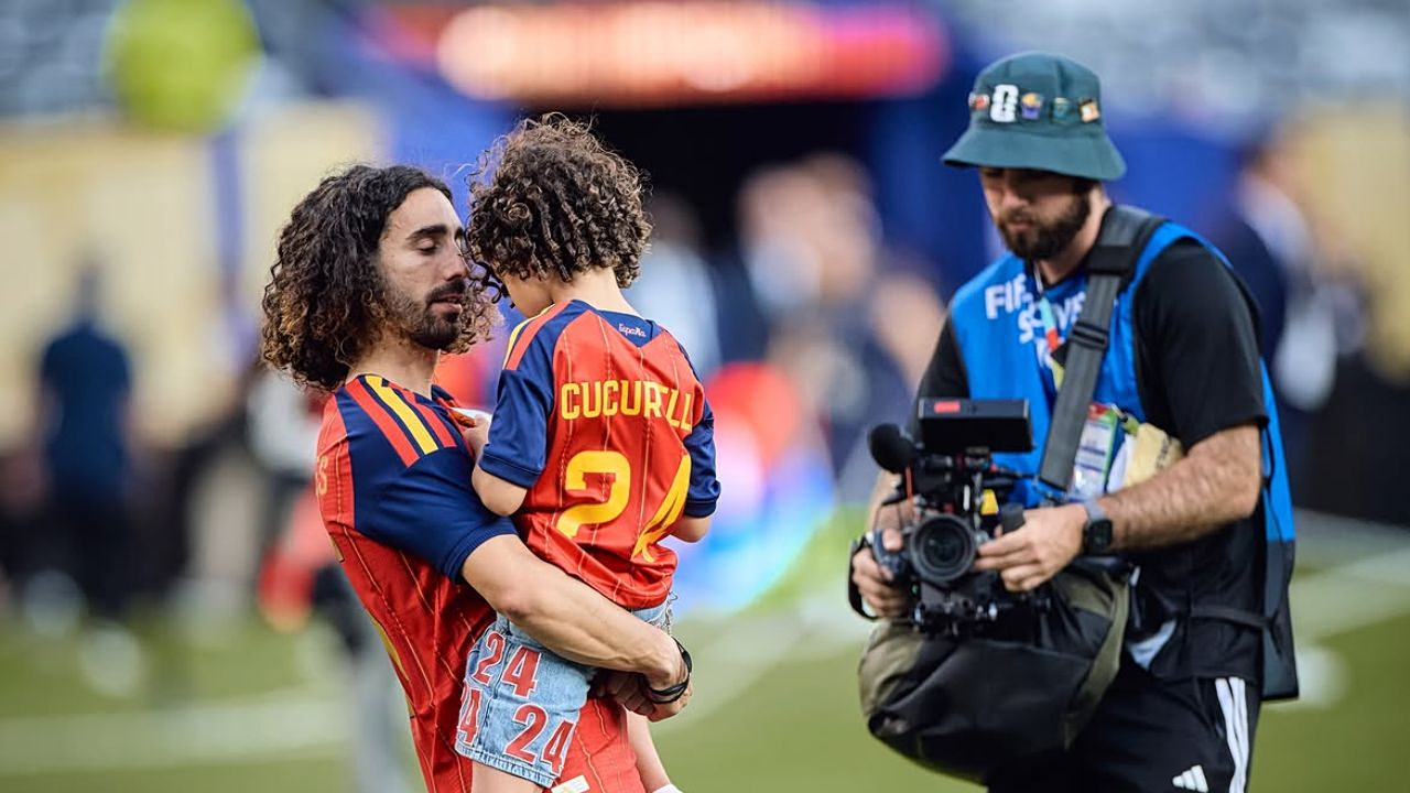 Marc Cucurella: Από viral μαλλιά σε μήνυμα για τον αυτισμό  – «Είναι για να με αναγνωρίζει ο γιος μου» 1