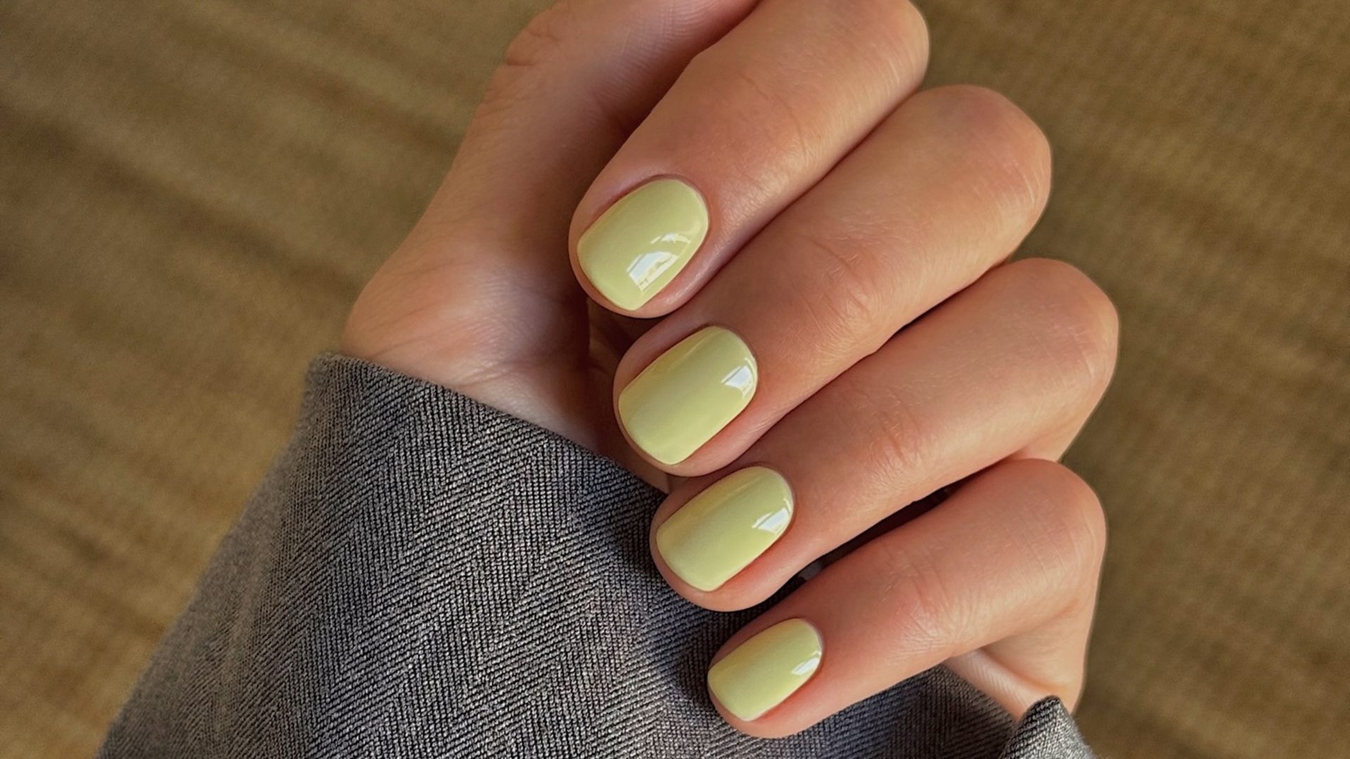 Pistachio green – Η απόχρωση του πράσινου που θα βλέπετε σε όλα τα μανικιούρ αυτό το καλοκαίρι 1