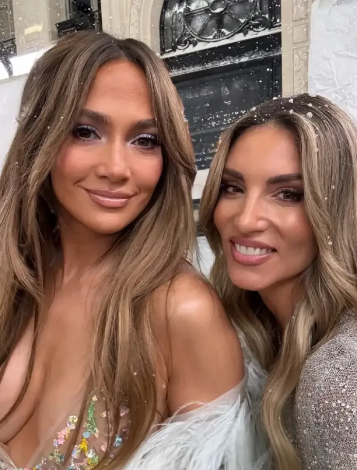 Αθηνά Οικονομάκου: Η selfie με τη Jennifer Lopez στο Παρίσι και η αντίδρασή της – «Τσιμπήστε με» 2