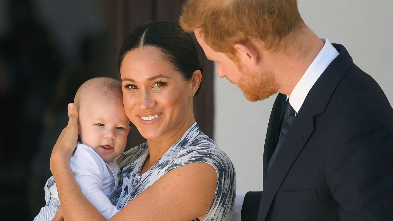 Μετά από 4 χρόνια: Meghan Markle, Archie και Lilibet ταξιδεύουν στο Ηνωμένο Βασίλειο – Θα συναντήσουν τον βασιλιά Κάρολο; 1